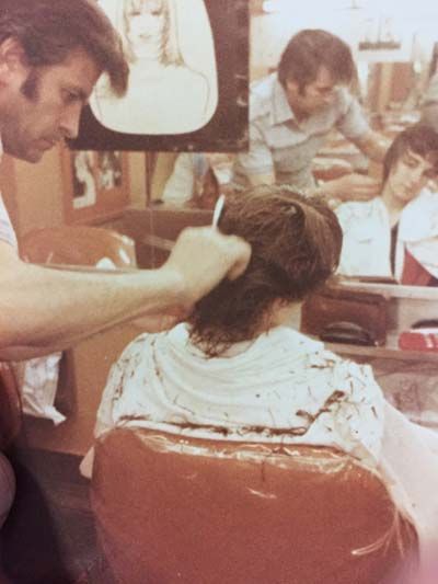 imágenes históricas de los inicios de nuestra peluquería en Colunga